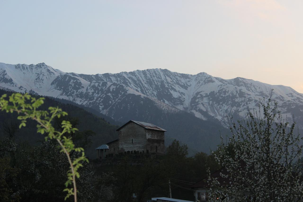 Village House Mestia Luaran gambar