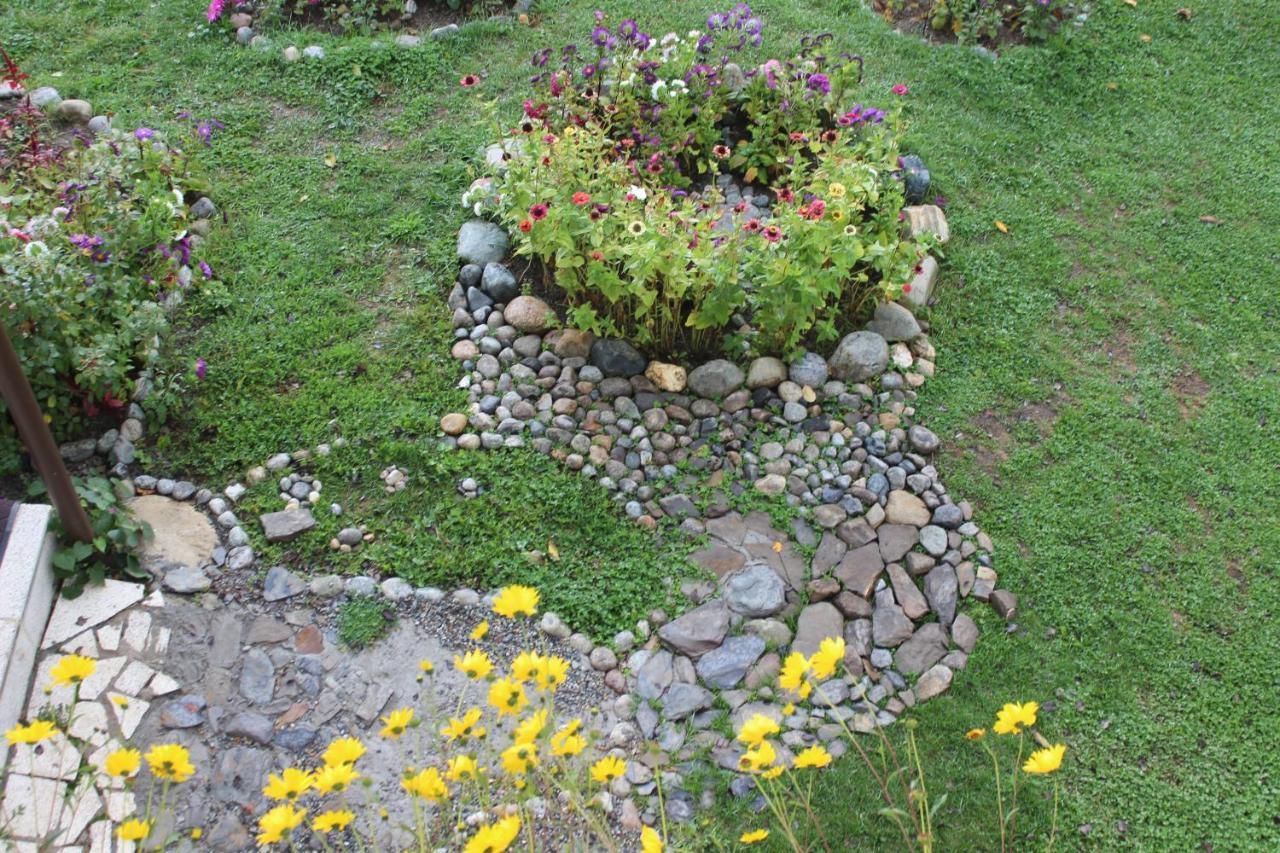 Village House Mestia Luaran gambar