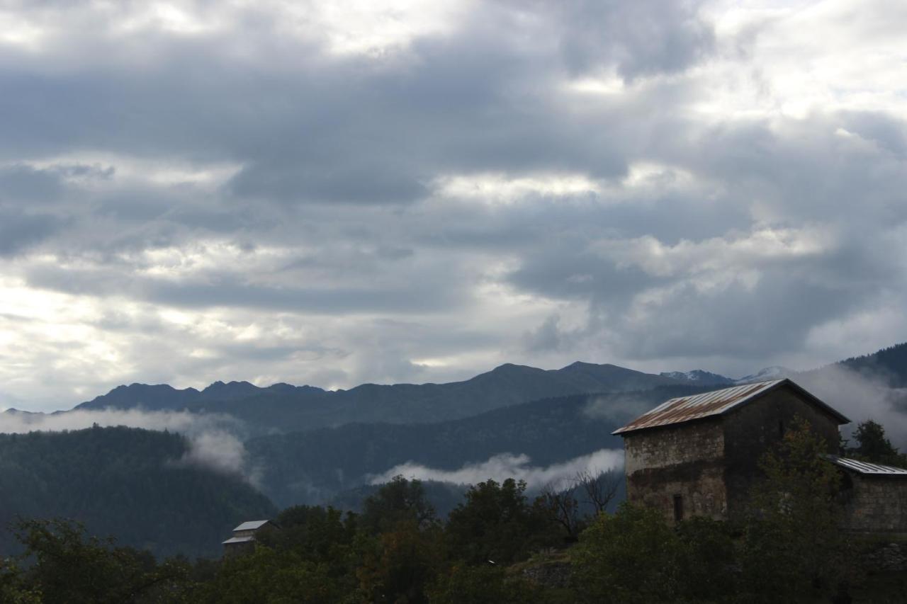 Village House Mestia Luaran gambar